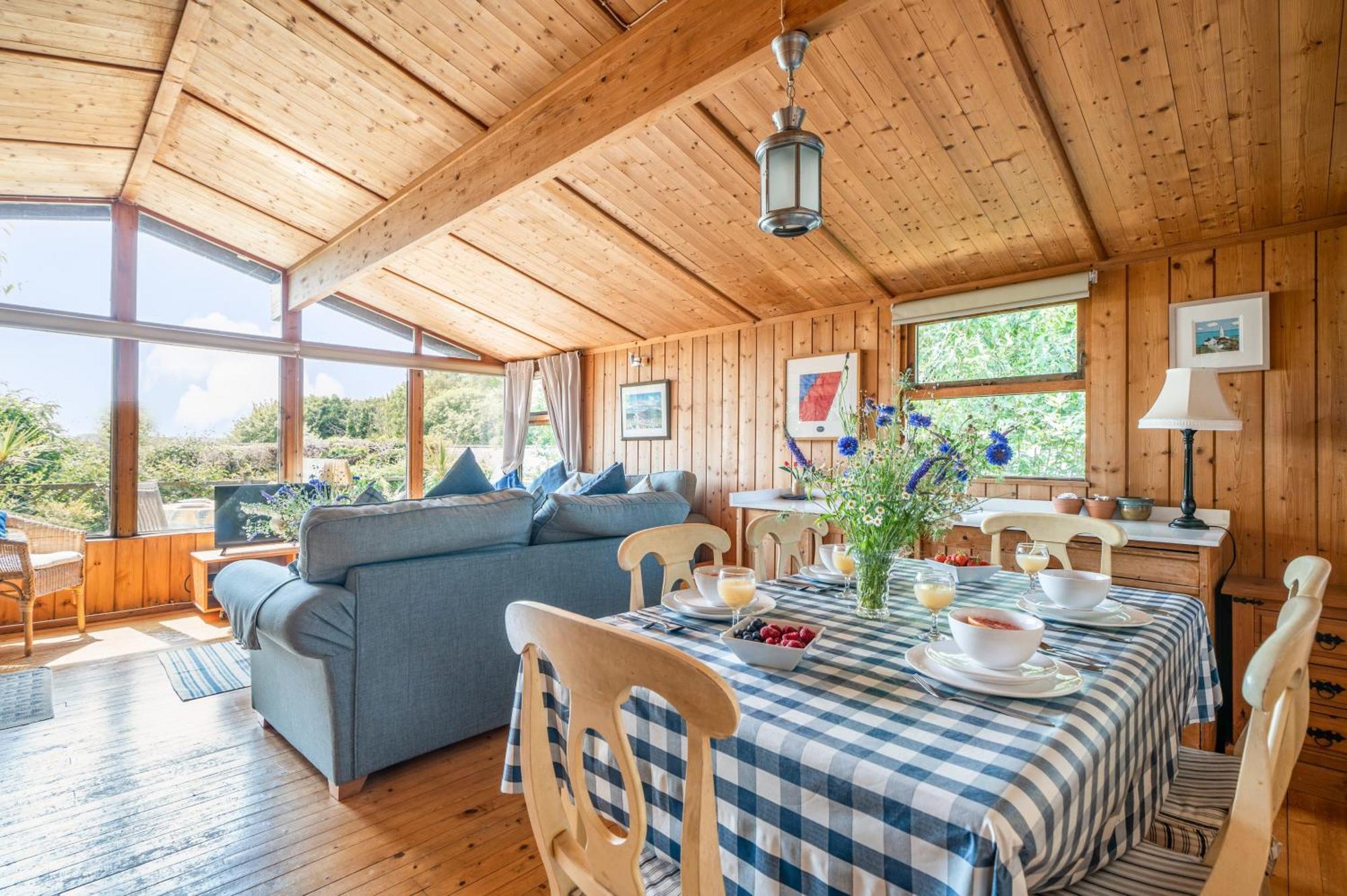 Scandinavian Style Lodge In Rock Wadebridge Exteriör bild